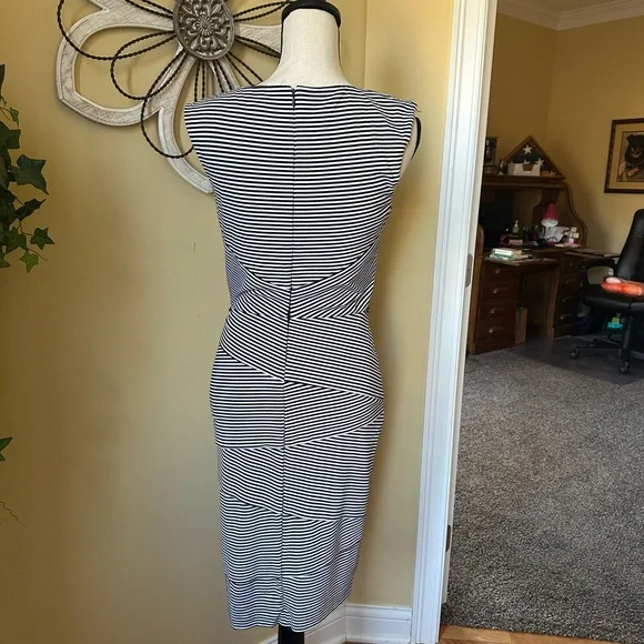 White House black market dress - Picture 6 of 6